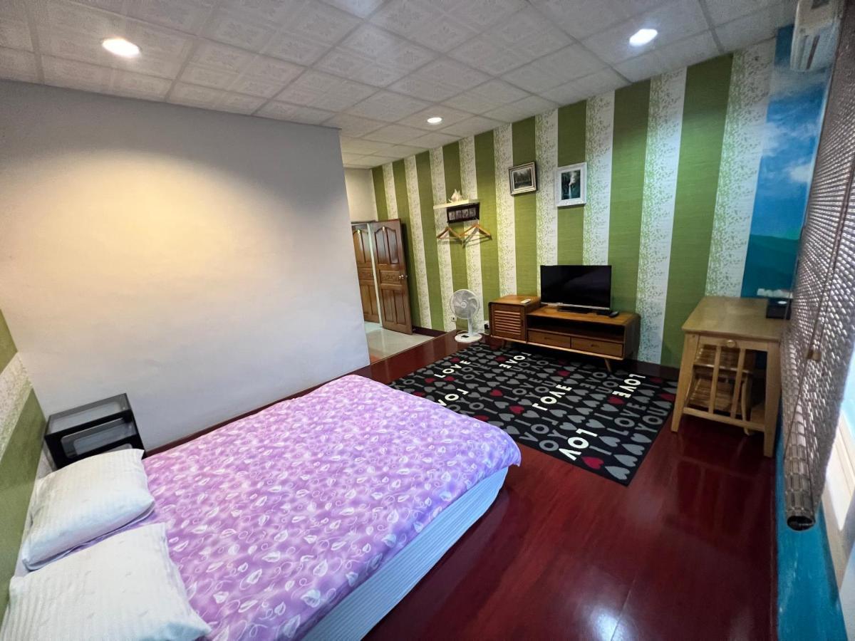 Golden Flower Homestay Yuli Extérieur photo