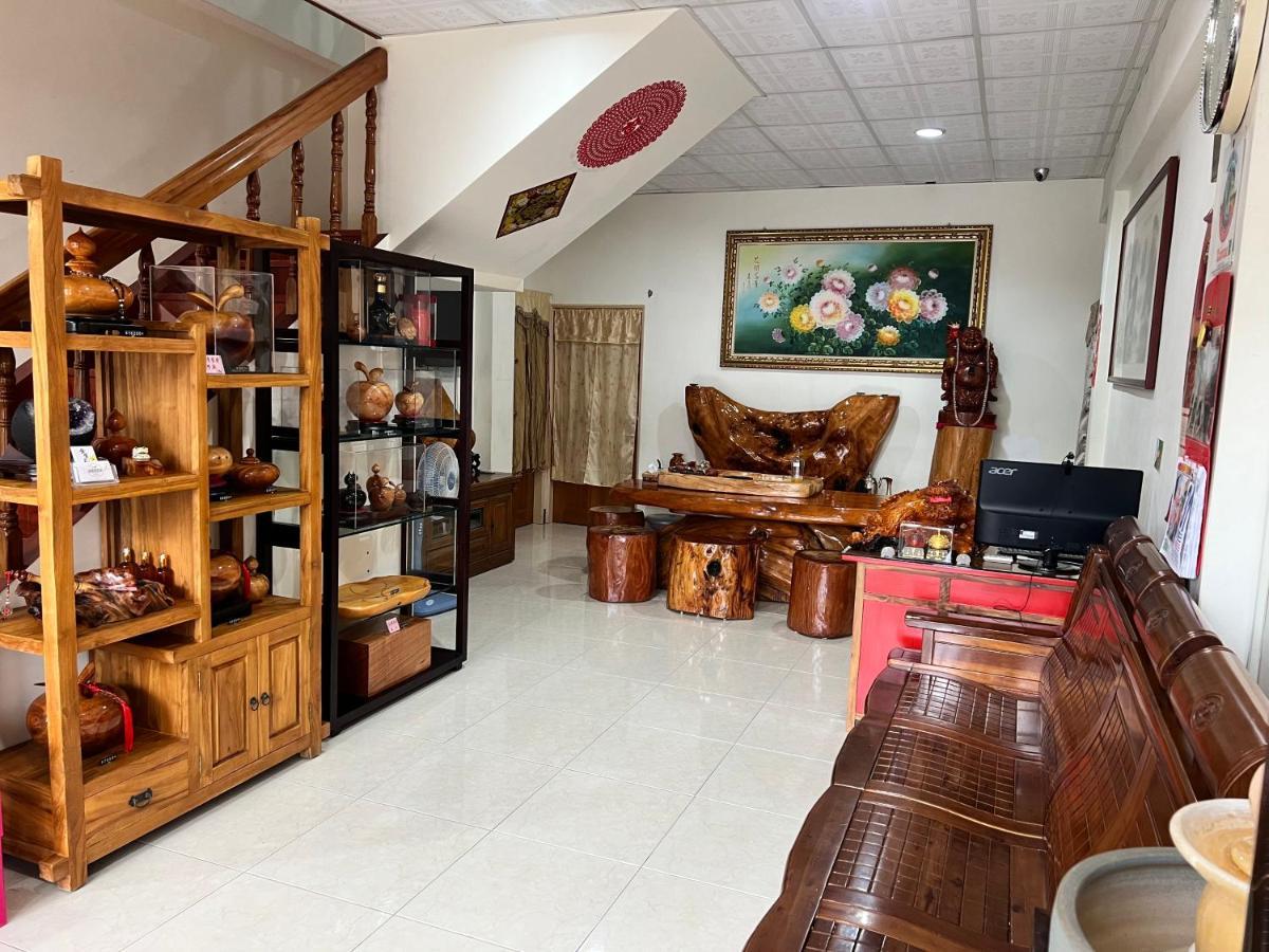 Golden Flower Homestay Yuli Extérieur photo