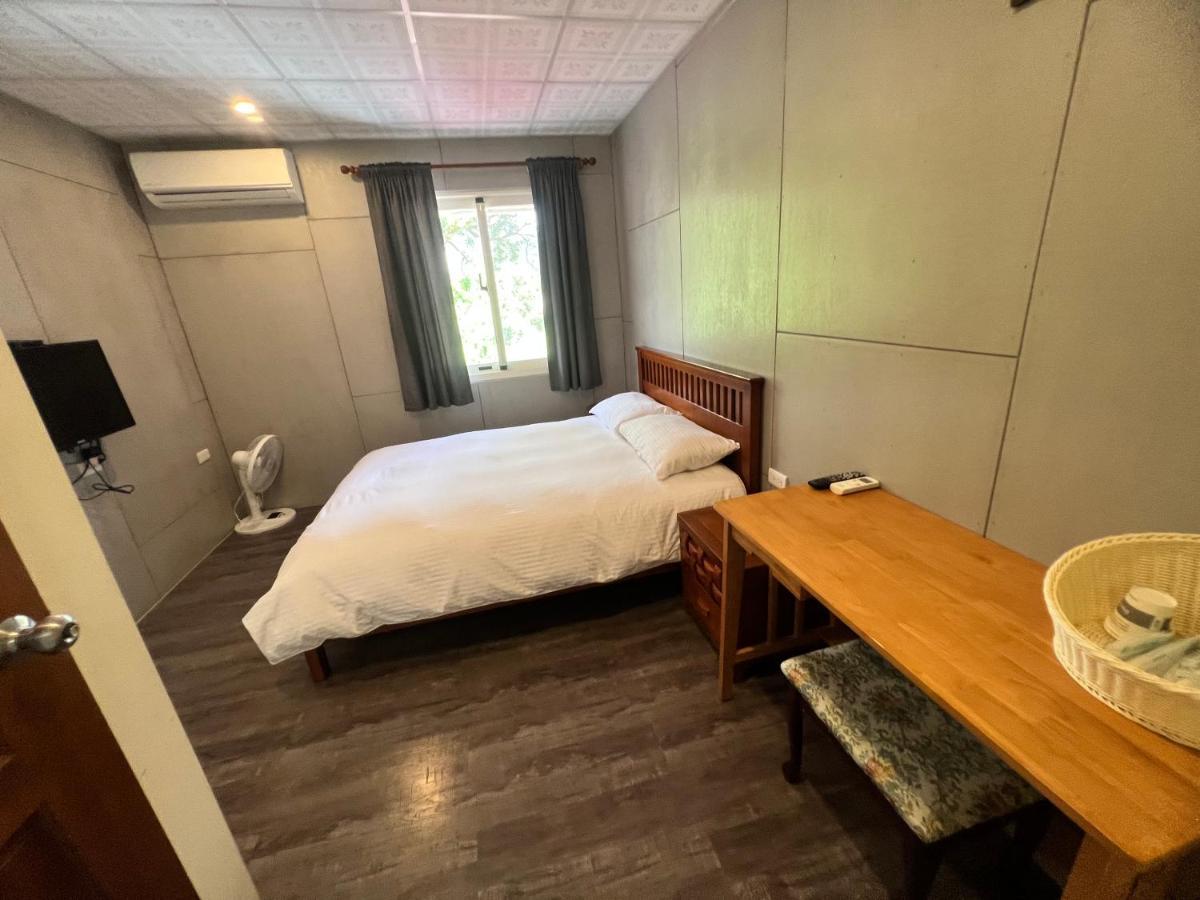Golden Flower Homestay Yuli Extérieur photo
