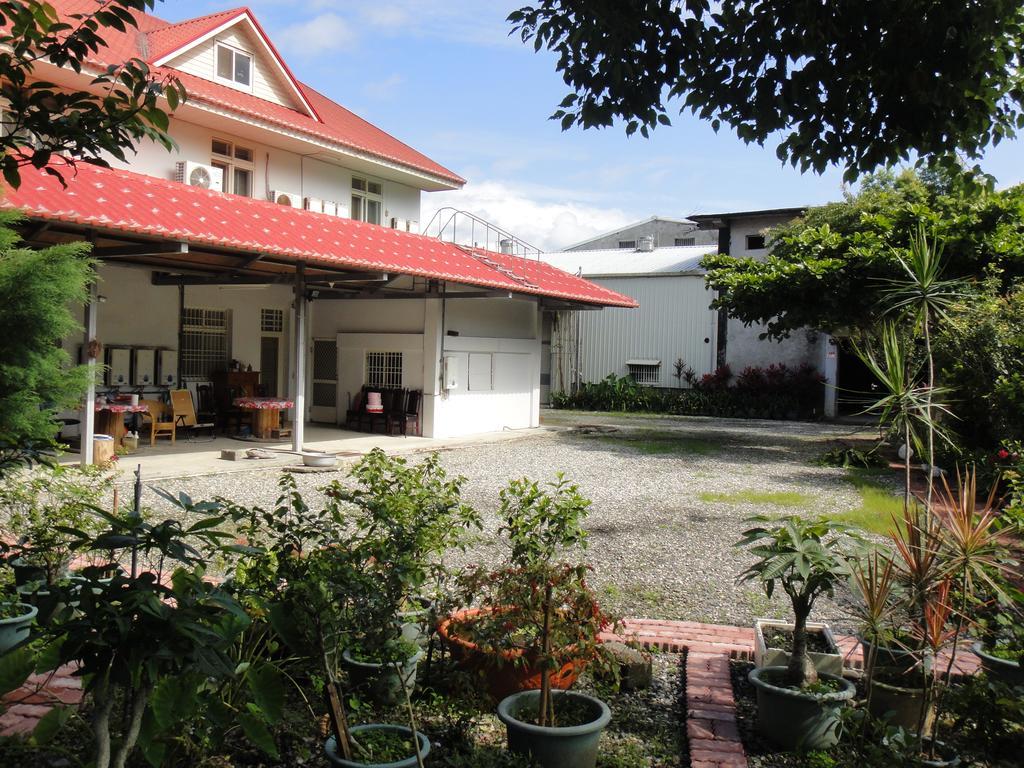 Golden Flower Homestay Yuli Extérieur photo