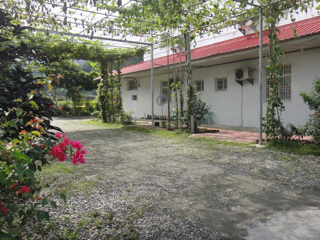 Golden Flower Homestay Yuli Extérieur photo
