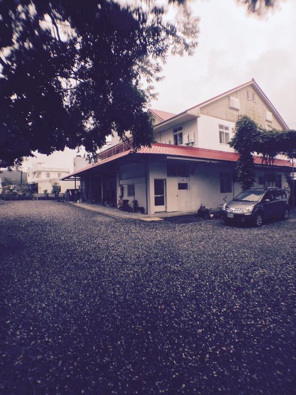 Golden Flower Homestay Yuli Extérieur photo
